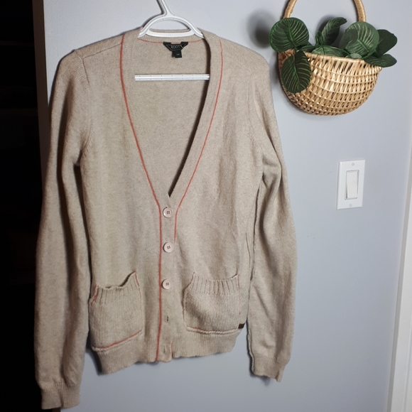 Roots Sweaters - Roots cardigan, beige with coral stitching accent